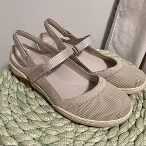 NEW Dansko Hilda Cream Suede Sporty Maryjane Sneaker